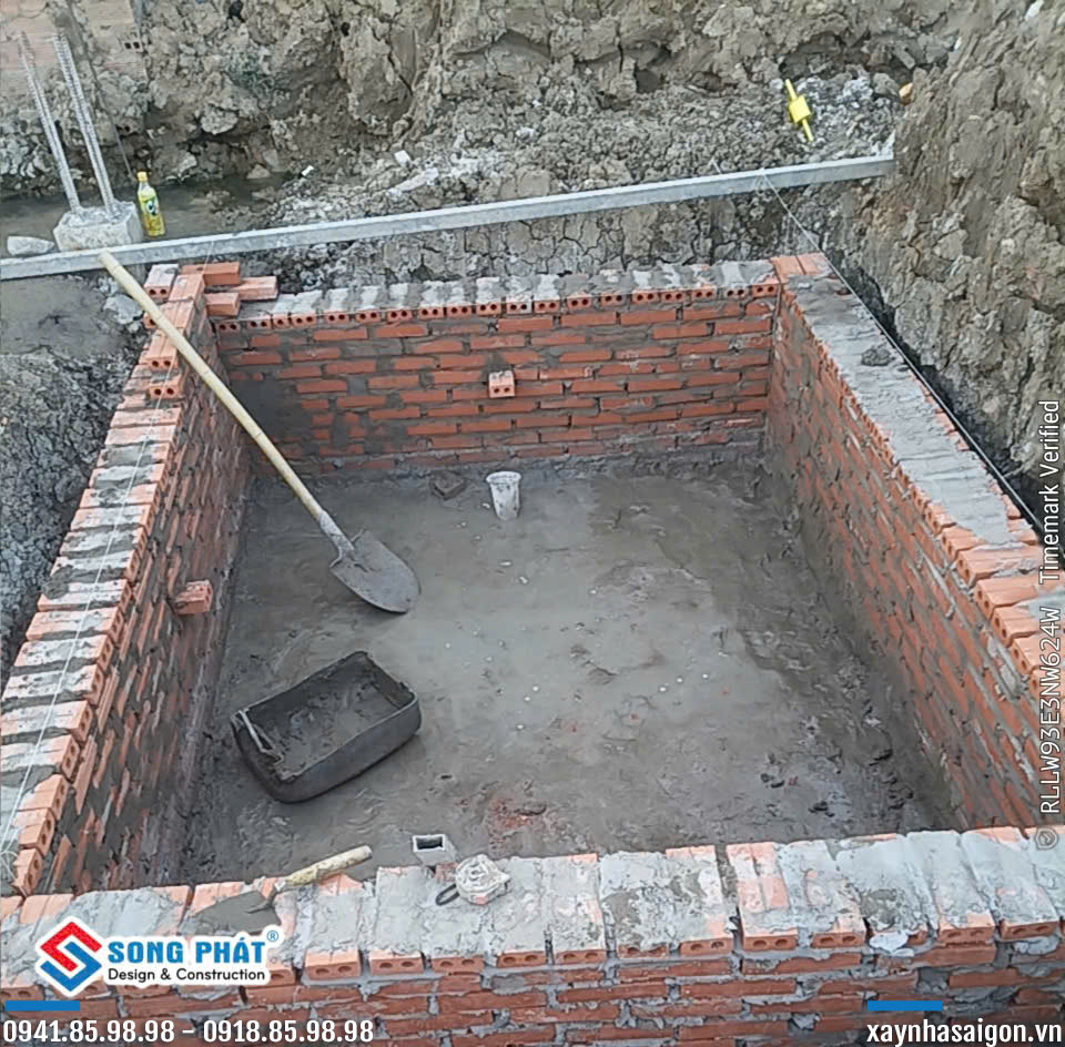 21/07 thi công xây hầm tự hoại.