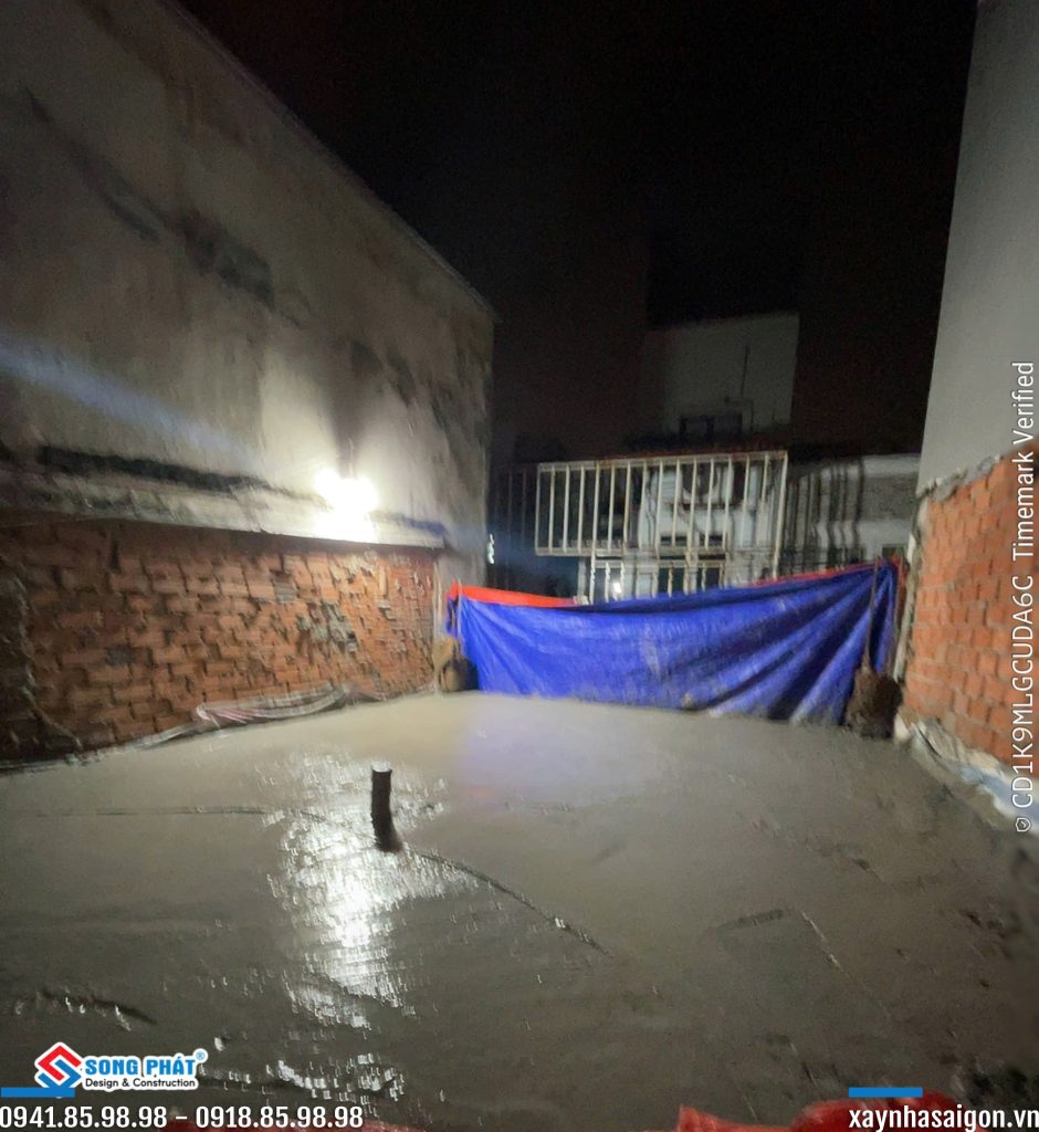 22/09 đổ bê tông sàn lầu 1.