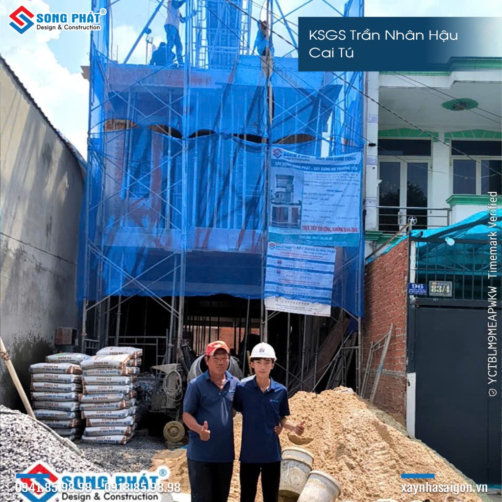 Đội ngũ kỹ sư Song Phát nghiệm thu thép sàn trước khi đổ bê tông sàn mái.