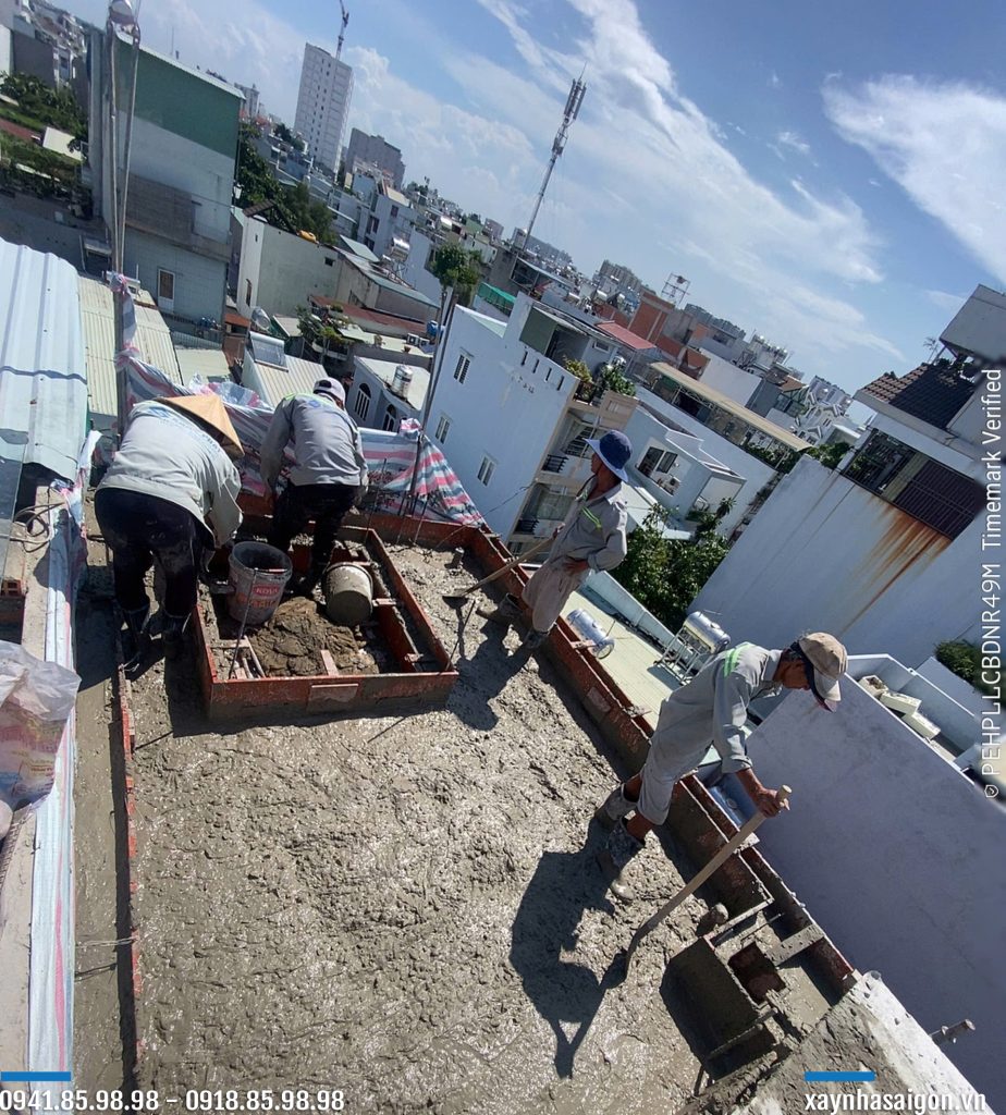 27/07 đổ bê tông dầm sàn mái.