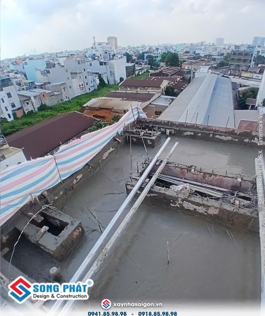 23/08 đổ bê tông sàn mái.