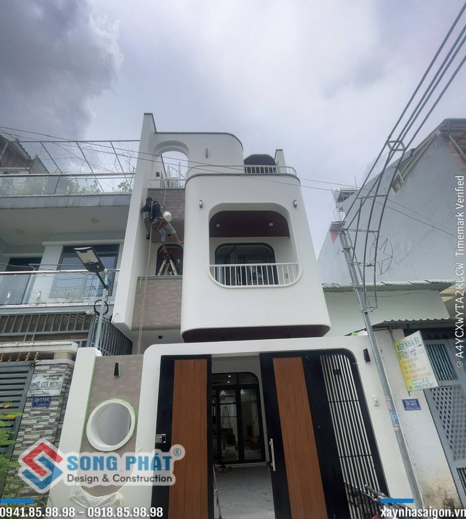 Mặt tiền công trình chị Sen đang hoàn thiện giống với bản phối 3D.