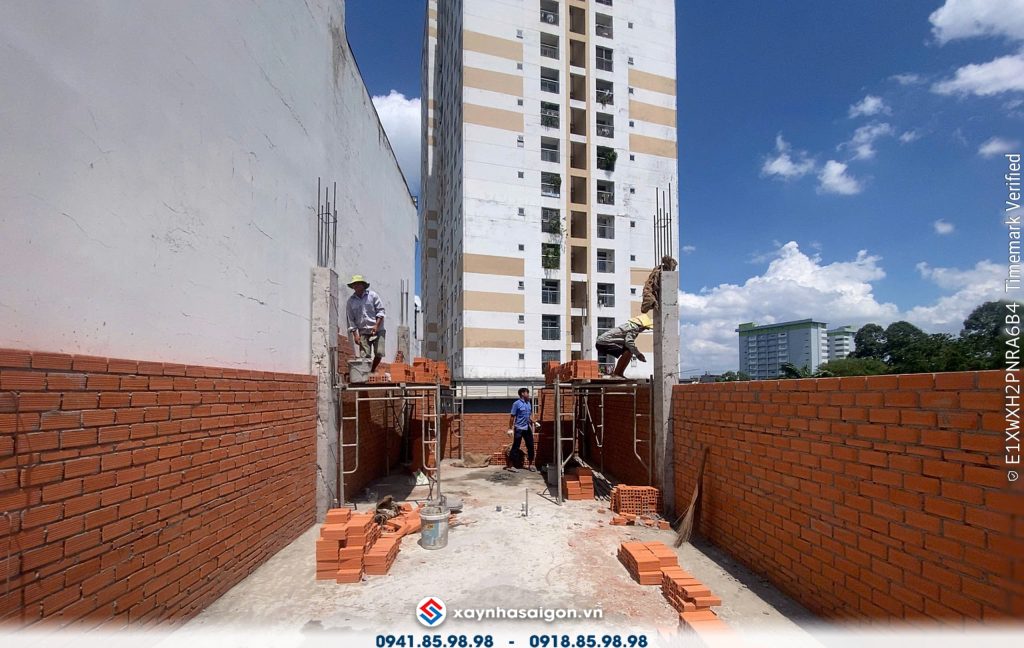 25/08 xây tường bao lầu 2.