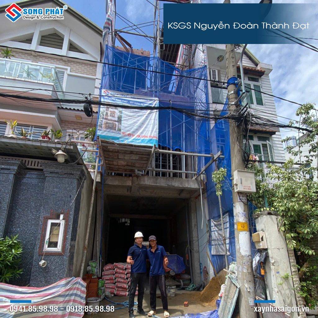 Kỹ sư Song Phát nghiệm thu thép sàn, giám sát quá trình đổ bê tông.