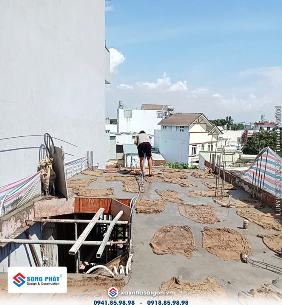 Công tác bảo dưỡng sàn bê tông.