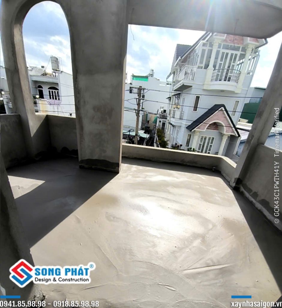 28/07 cán nền sân thượng.