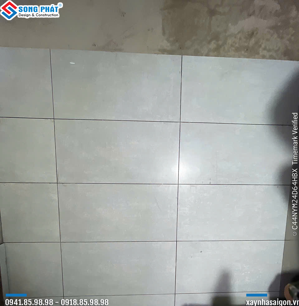 29/07 ốp lát gạch nhà vệ sinh lầu 2.