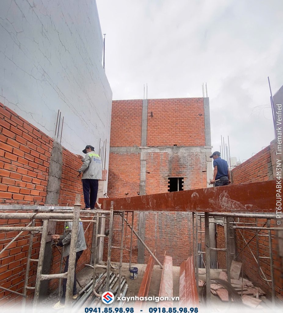 03/08 xây tường bao lầu 1. 