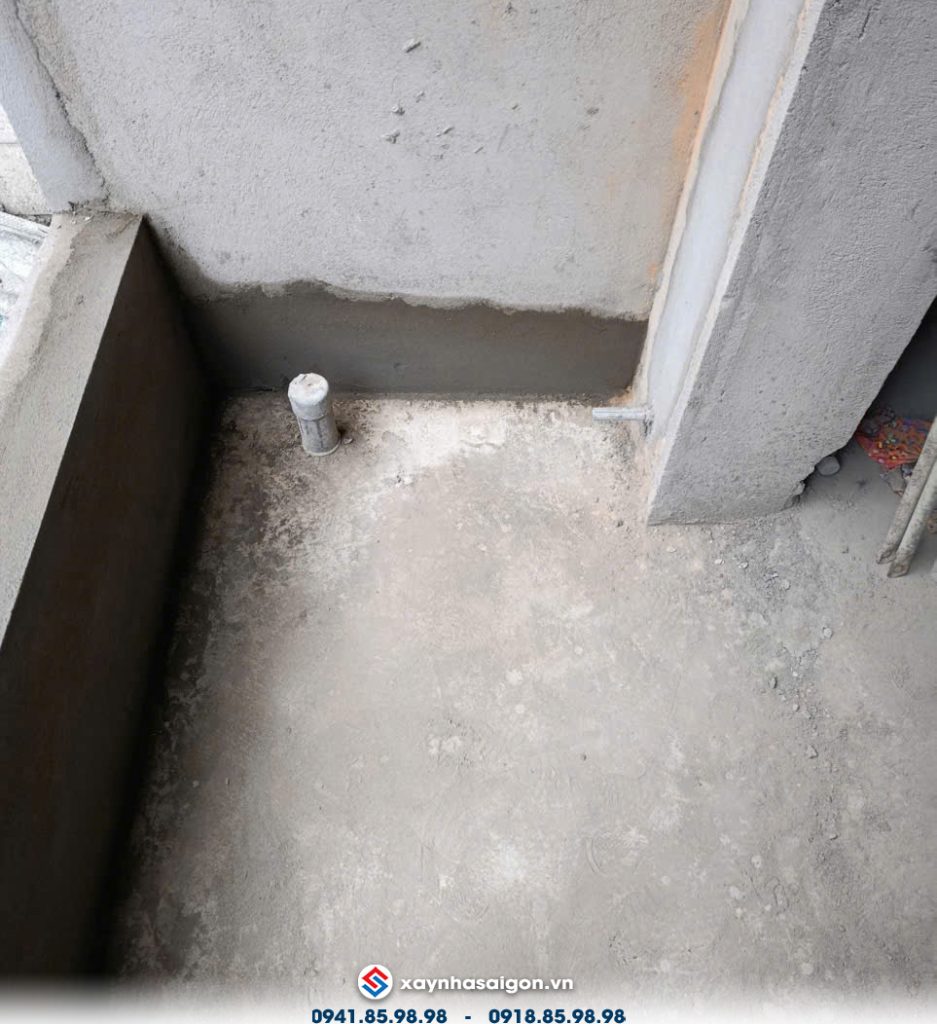 3/9 cán nền sân thượng.