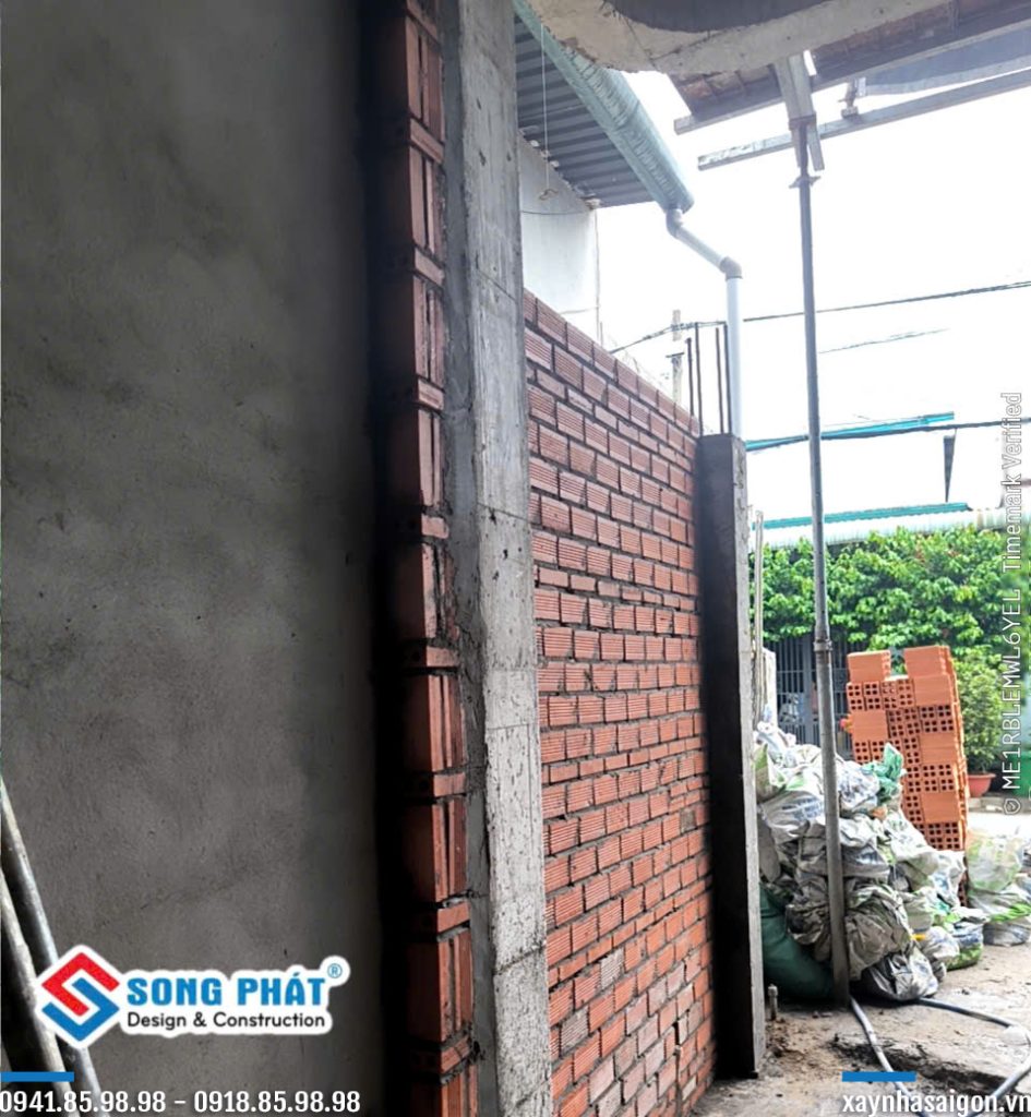 31/08 Xây tường rào.