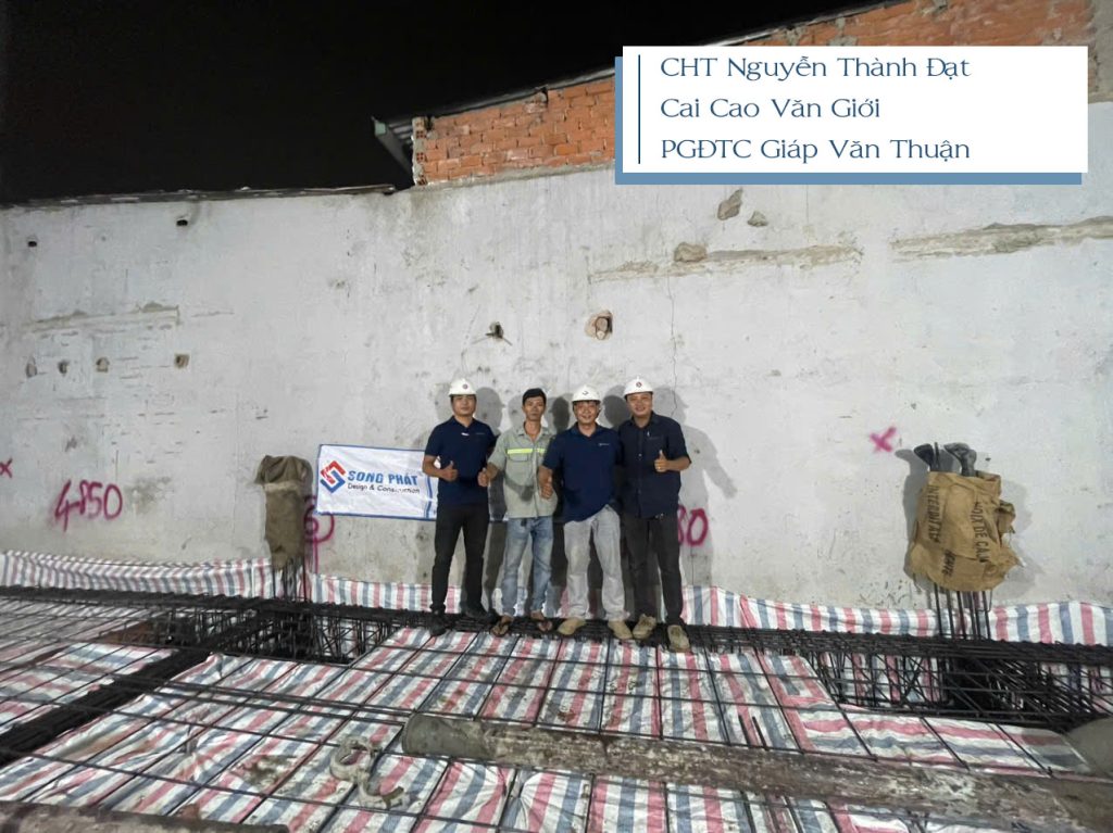 Đội ngũ Song Phát nghiệm thu thép sàn, giám sát quá trình đổ bê tông.
