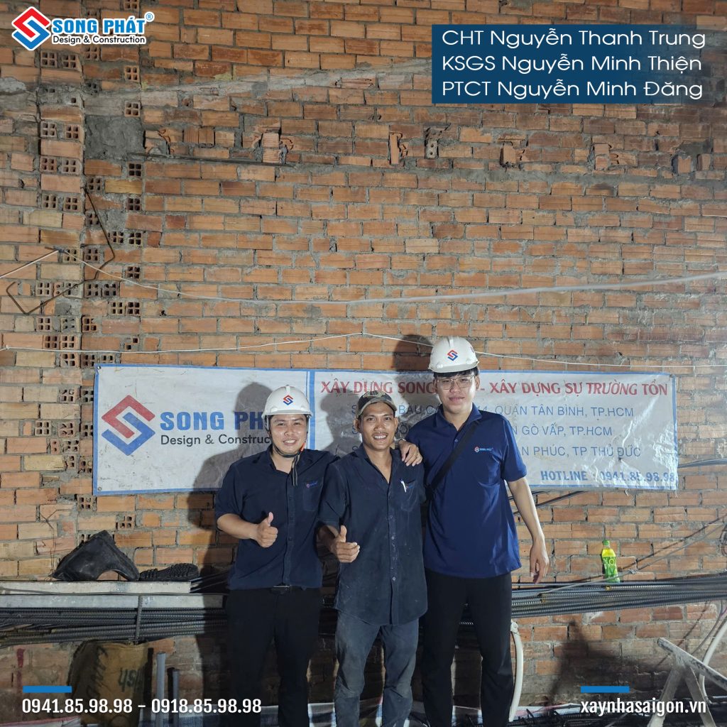 Đội ngũ Song Phát nghiệm thu thép sàn trước khi đổ bê tông móng sàn trệt.