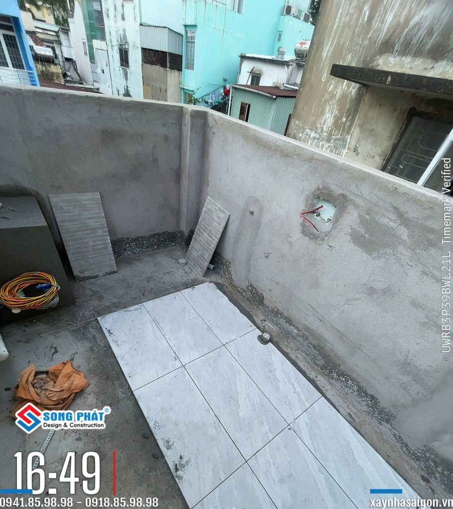 06/08 lát nền sân thượng.