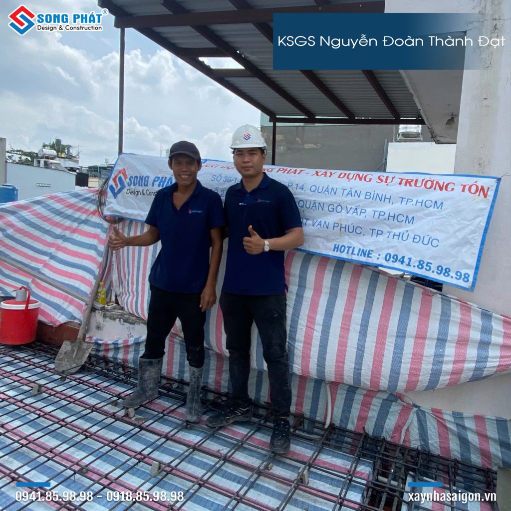 Kỹ sư Song Phát nghiệm thu thép sàn, giám sát quá trình đổ bê tông.