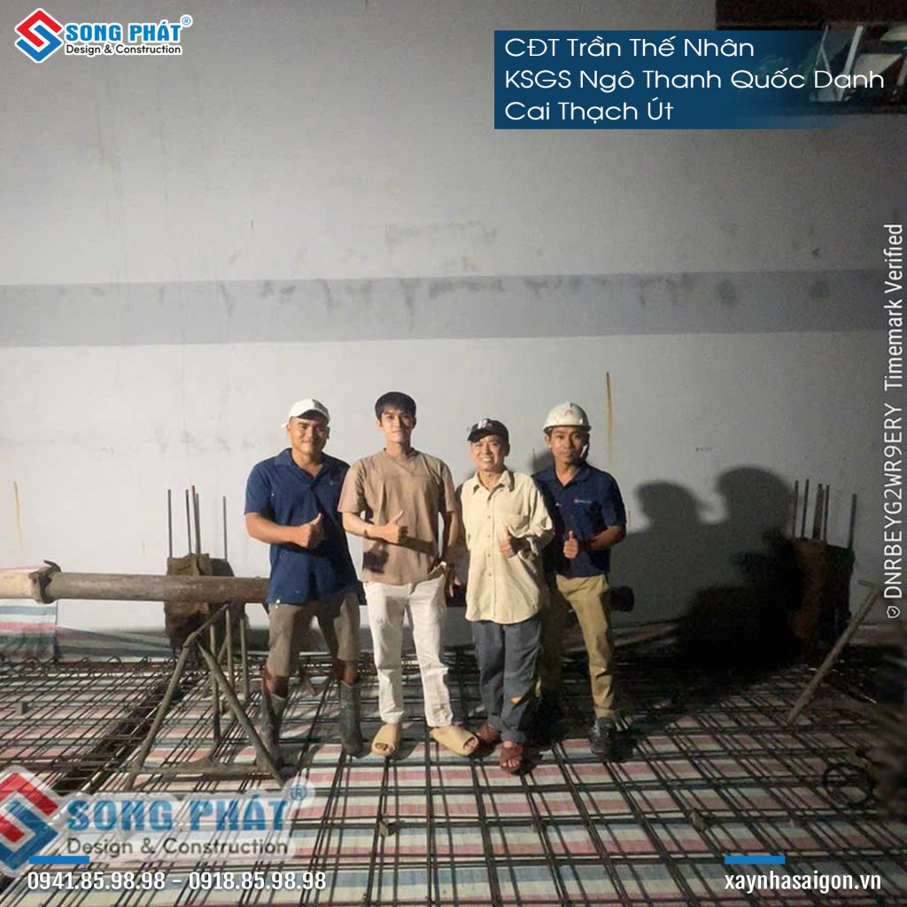 CĐT và đội ngũ Song Phát nghiệm thu thép sàn trước khi đổ bê tông sàn.