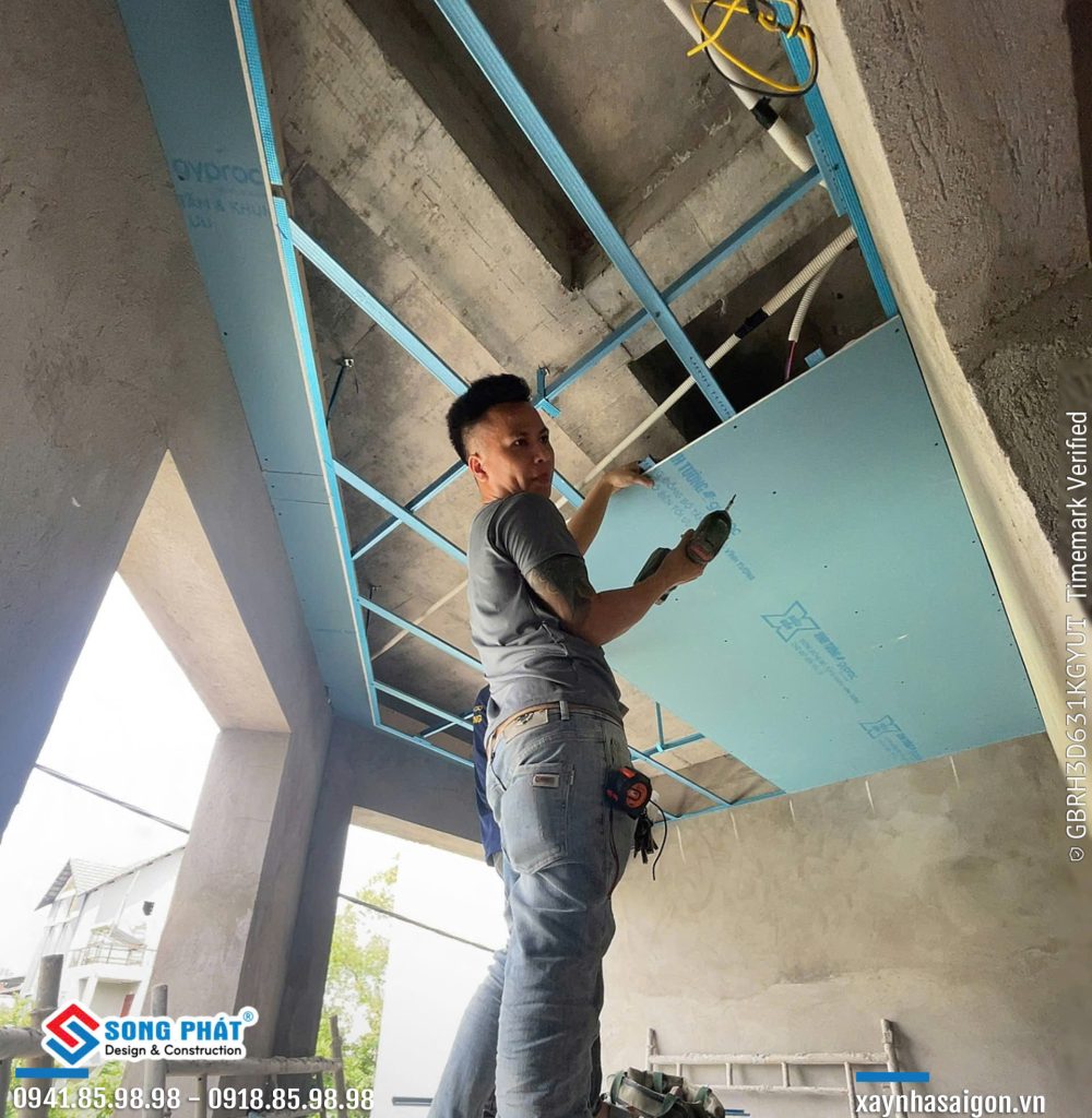 06/07 đóng trần thạch cao.
