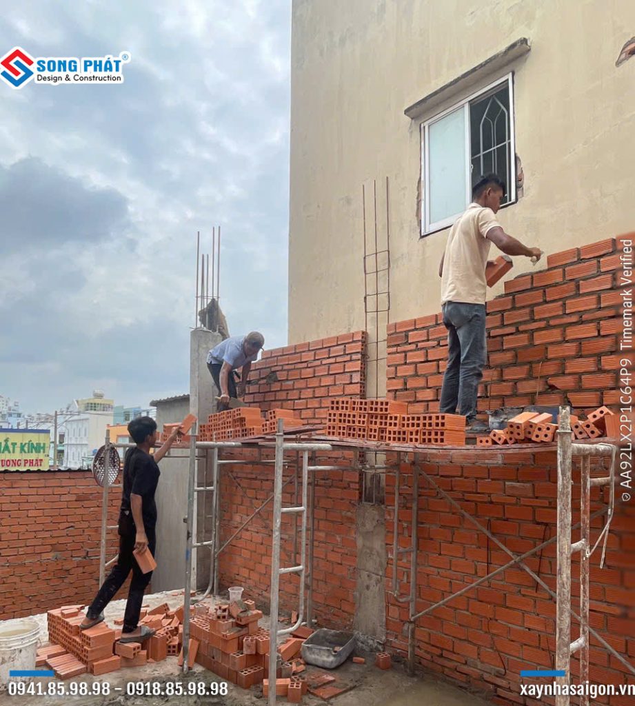 06/07 xây tường bao lầu 1.
