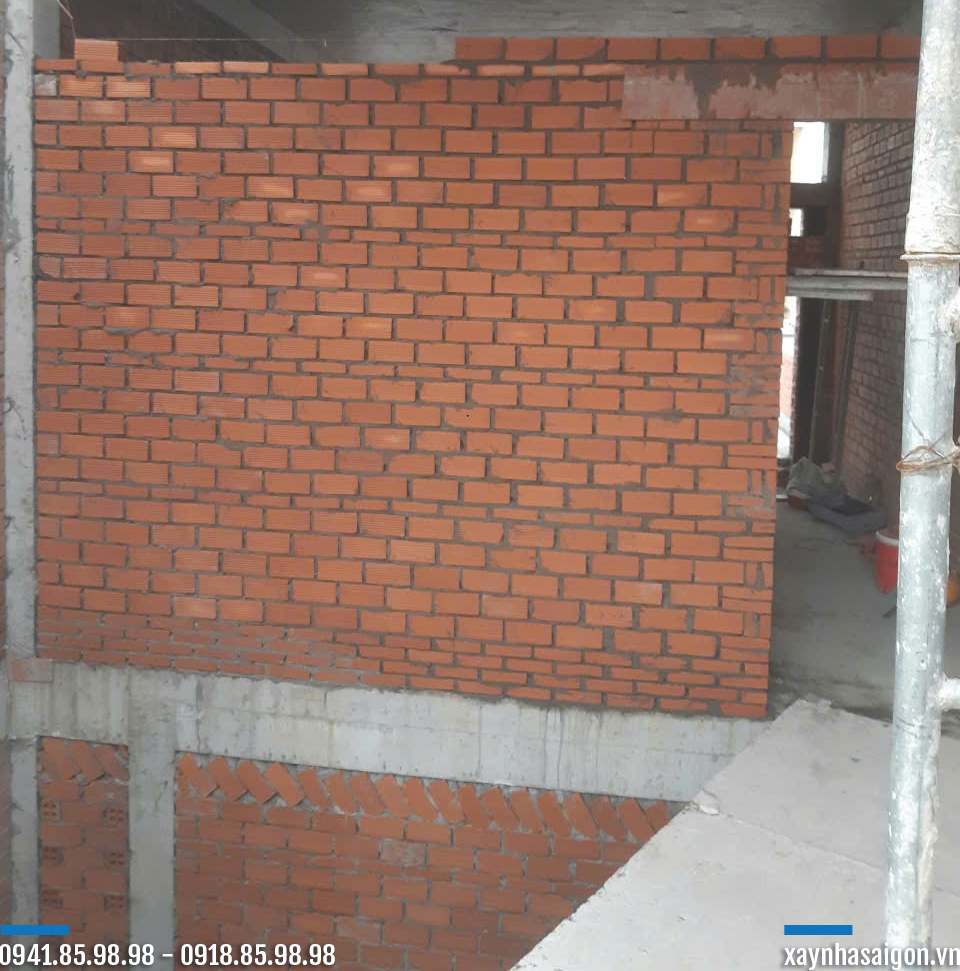 7/10 xây tường ngăn tum.
