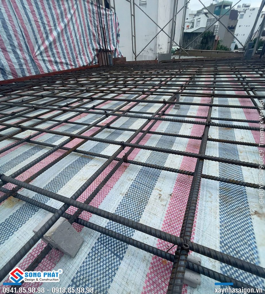 2/10 đi thép sàn lầu 2.