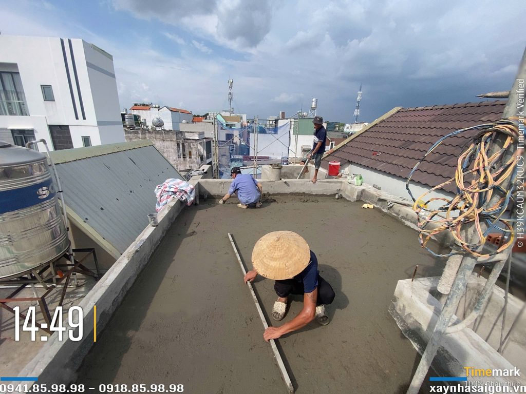 6/10 cán nền sân thượng.
