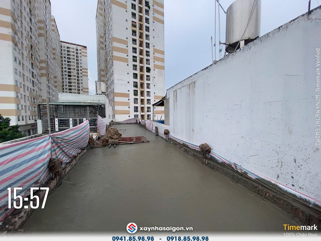 5/9 đổ bê tông dầm sàn mái.