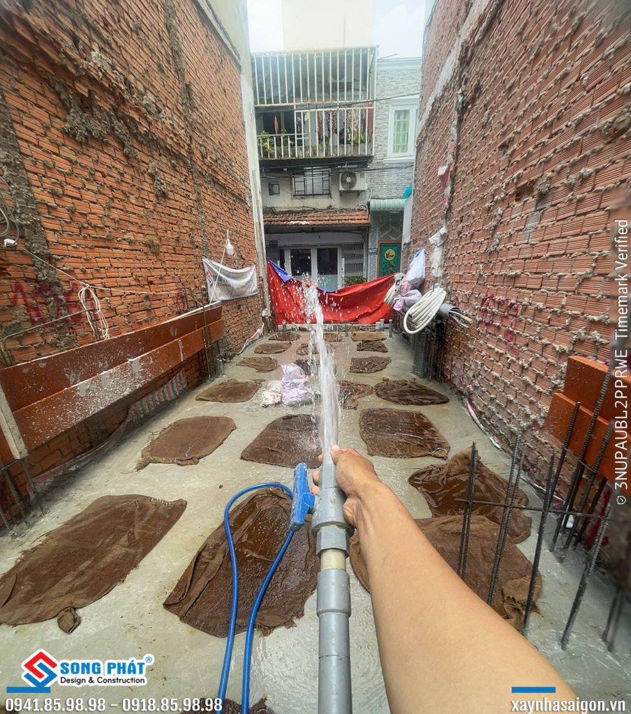Công tác bảo dưỡng bê tông móng - sàn trệt.