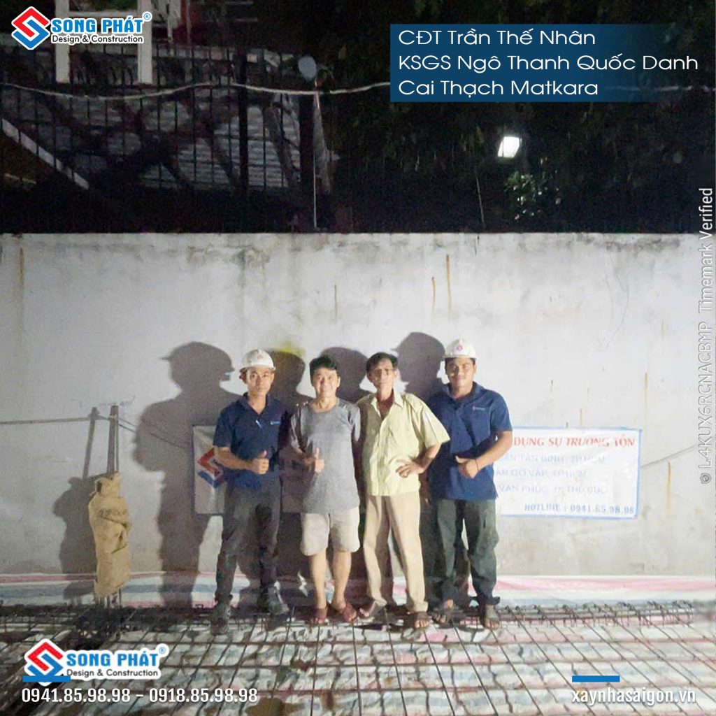 Chủ đầu tư và đội ngũ Song Phát nghiệm thu thép sàn, giám sát quá trình đổ bê tông.