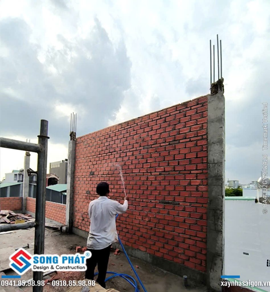 08/07 xây tường bao sân thượng.