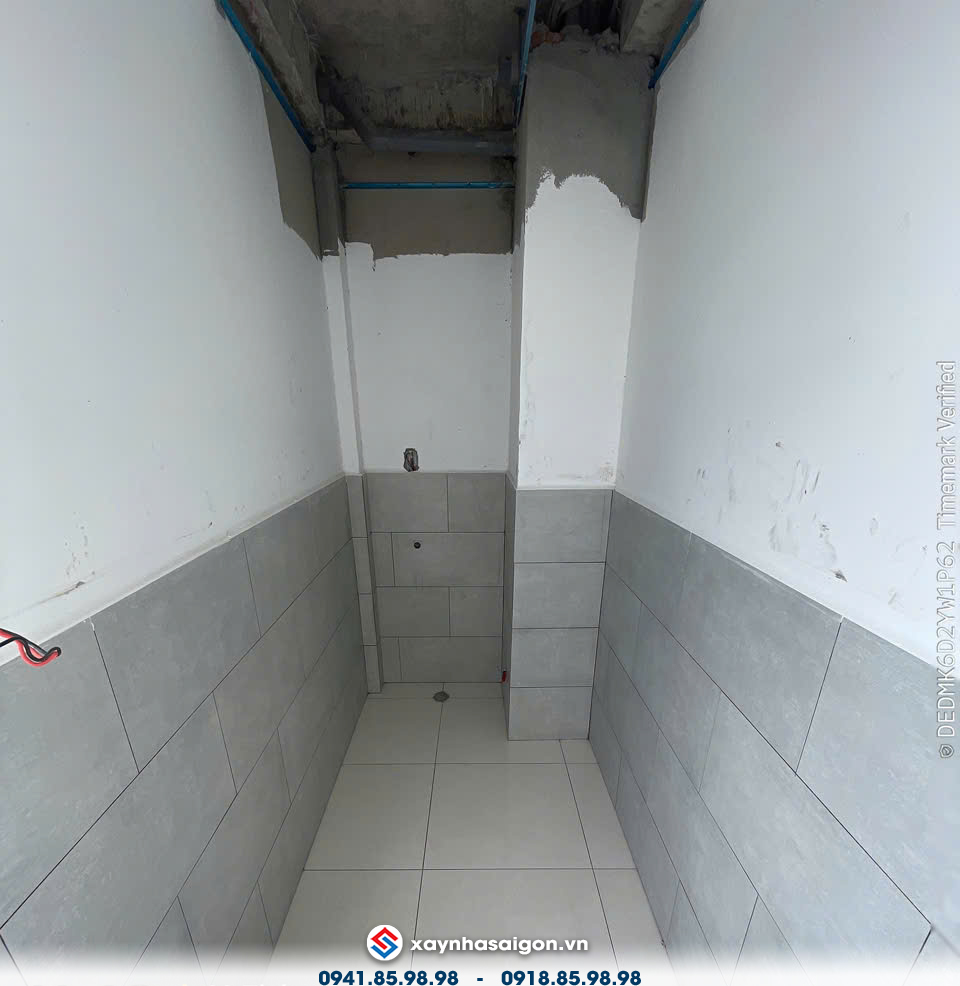 04/08 thi công ốp lát gạch.