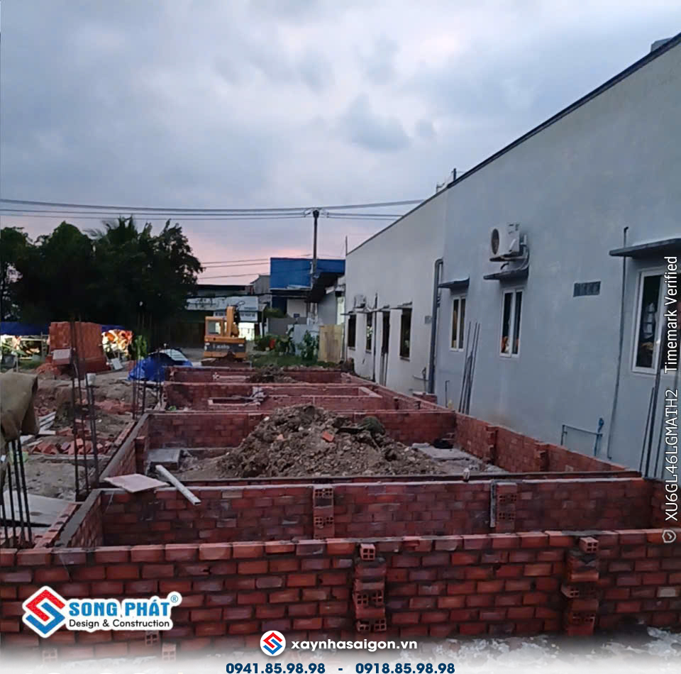 04/08 xây tường bao nâng nền.