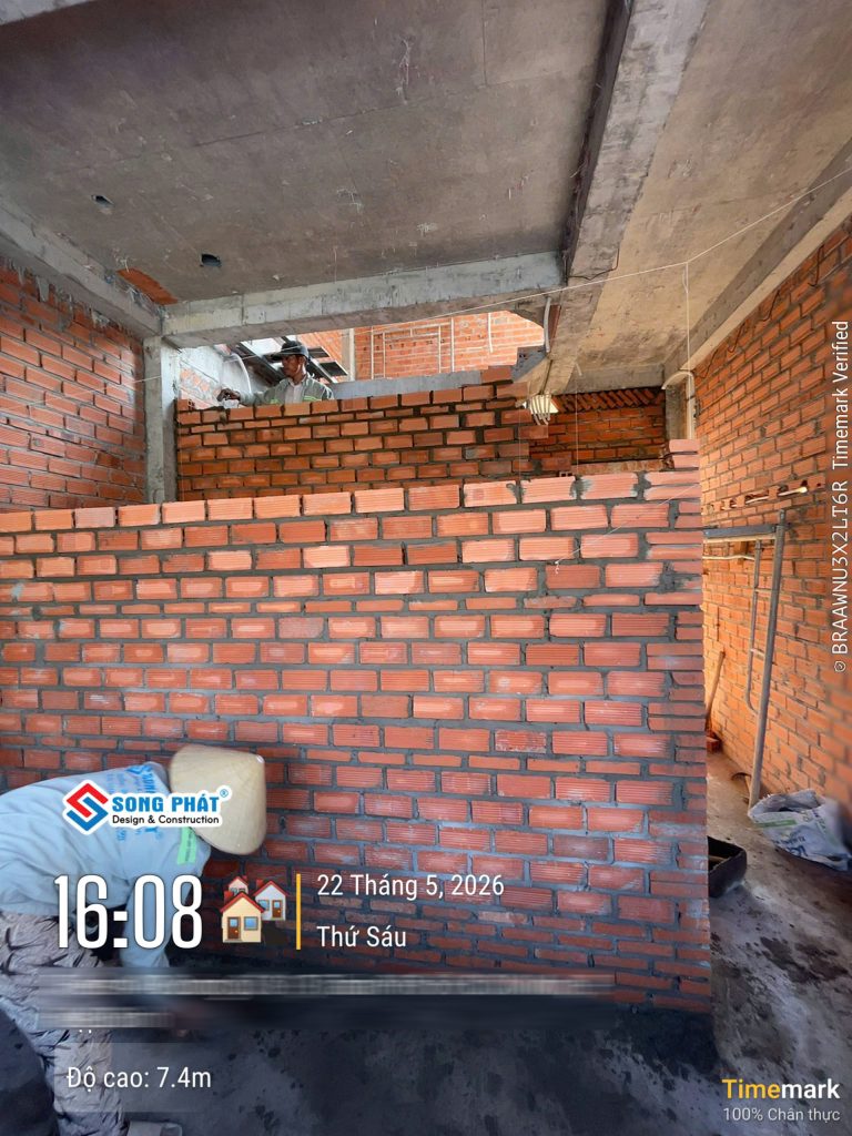 22/05 Xây tường ngăn ô thang Lầu 1