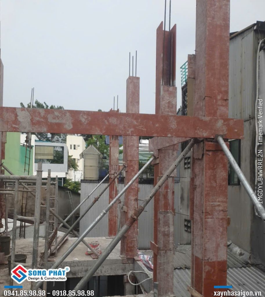 01/06 đổ bê tông cột.