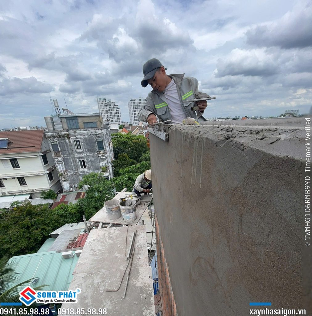 30/05 tô tường bao mái.
