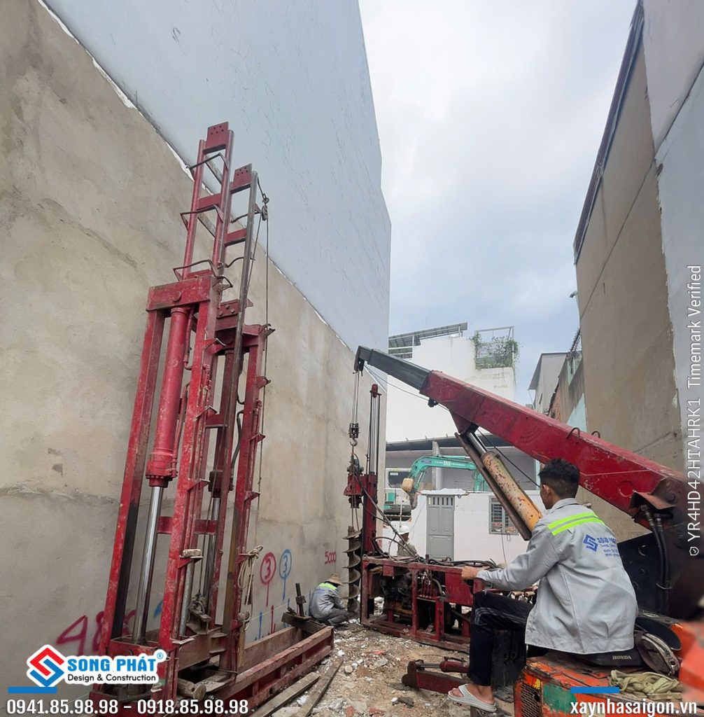 01/06 thi công ép cọc.