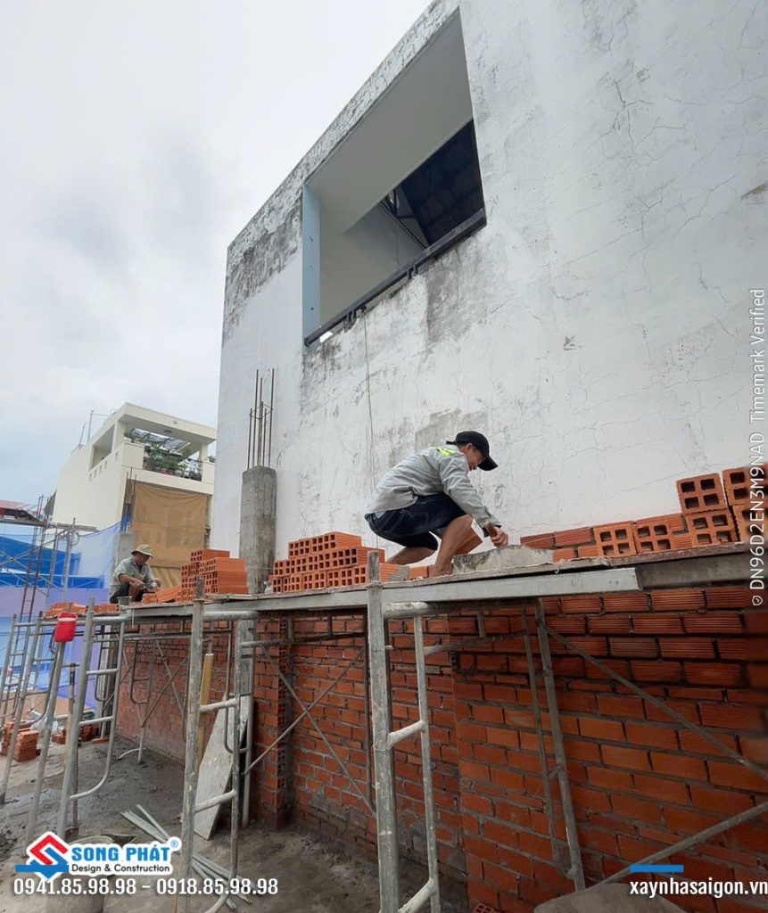 01/06 xây tường bao lầu 1.