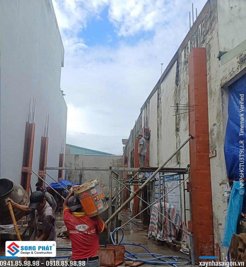 03/06 đổ bê tông cột.