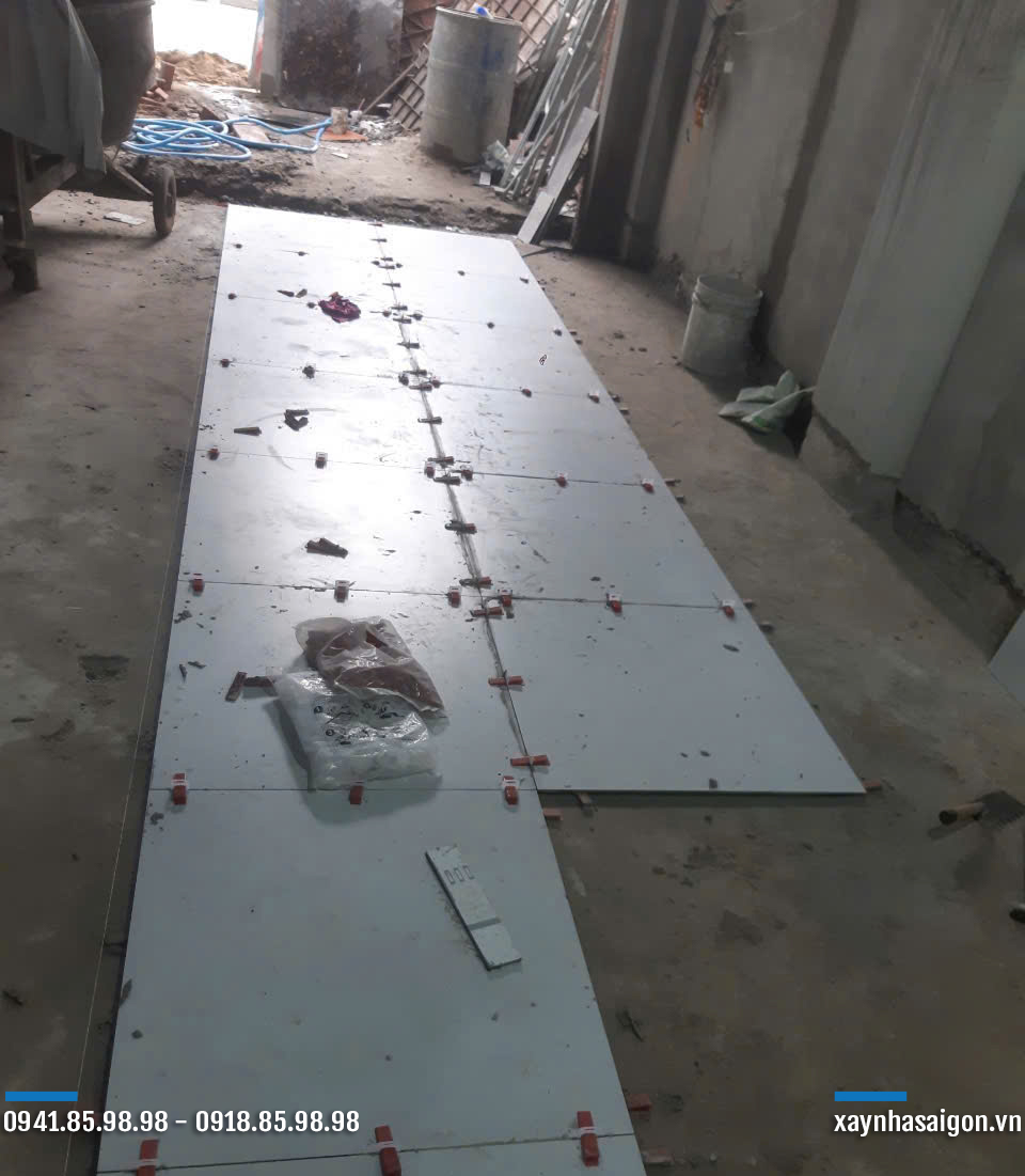 03/06 Lát gạch nền trệt