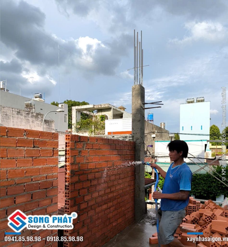 04/06 bảo dưỡng bê tông cột.