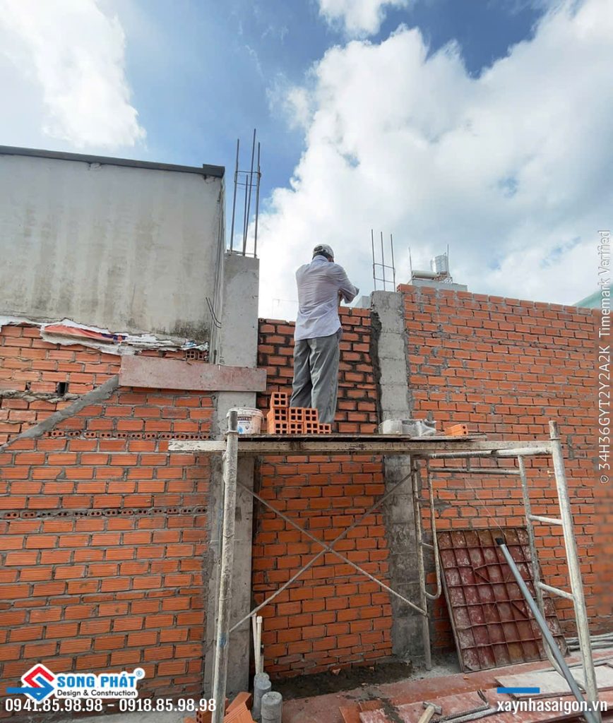 04/06 xây tường bao cột trệt.
