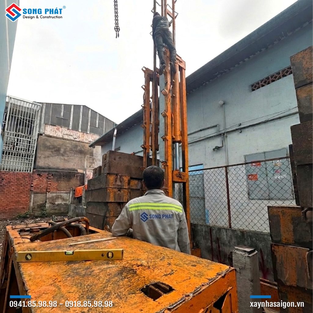 13/04 Thi công ép cọc tải