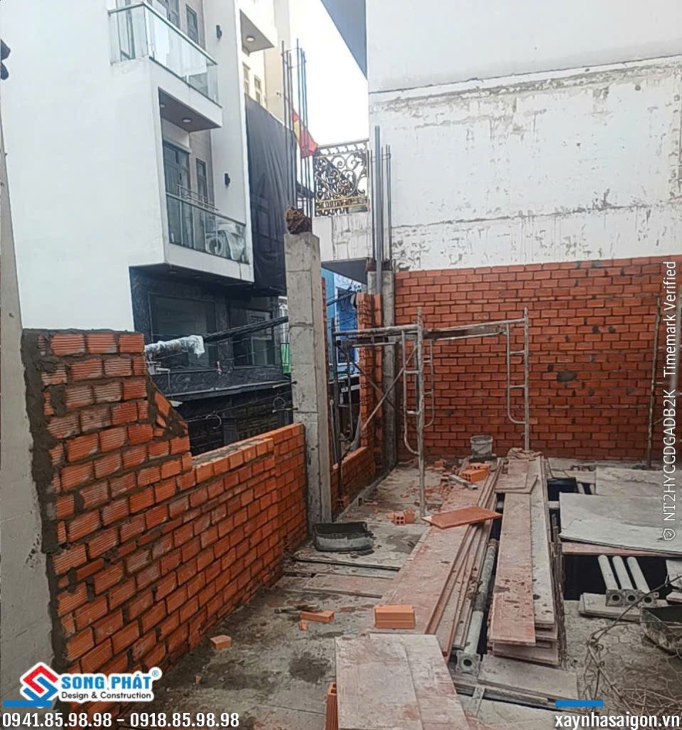 06/06 xây tường tầng lửng.