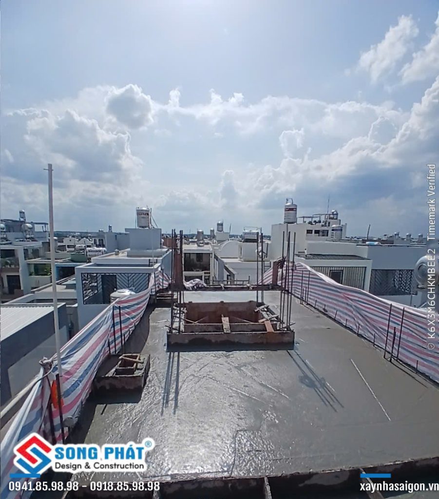 05/06 đổ bê tông dầm sàn mái.