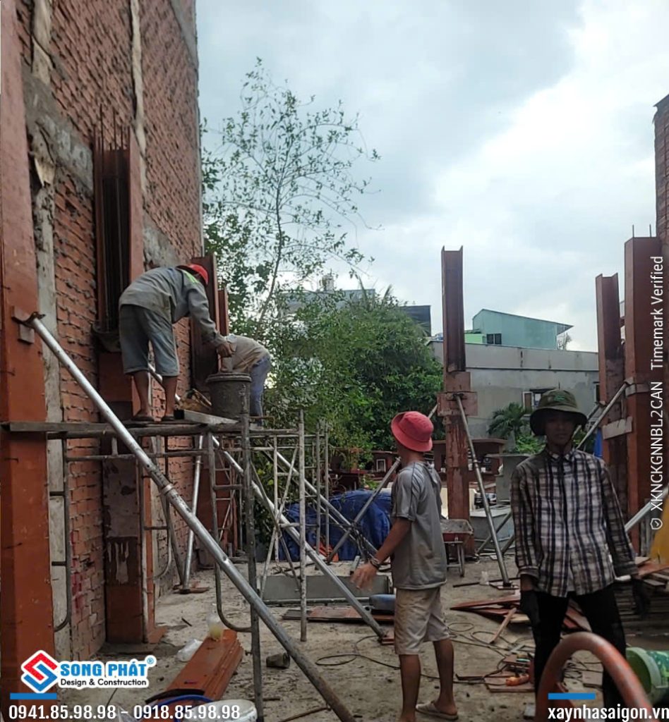 06/06 đổ bê tông cột tầng trệt.