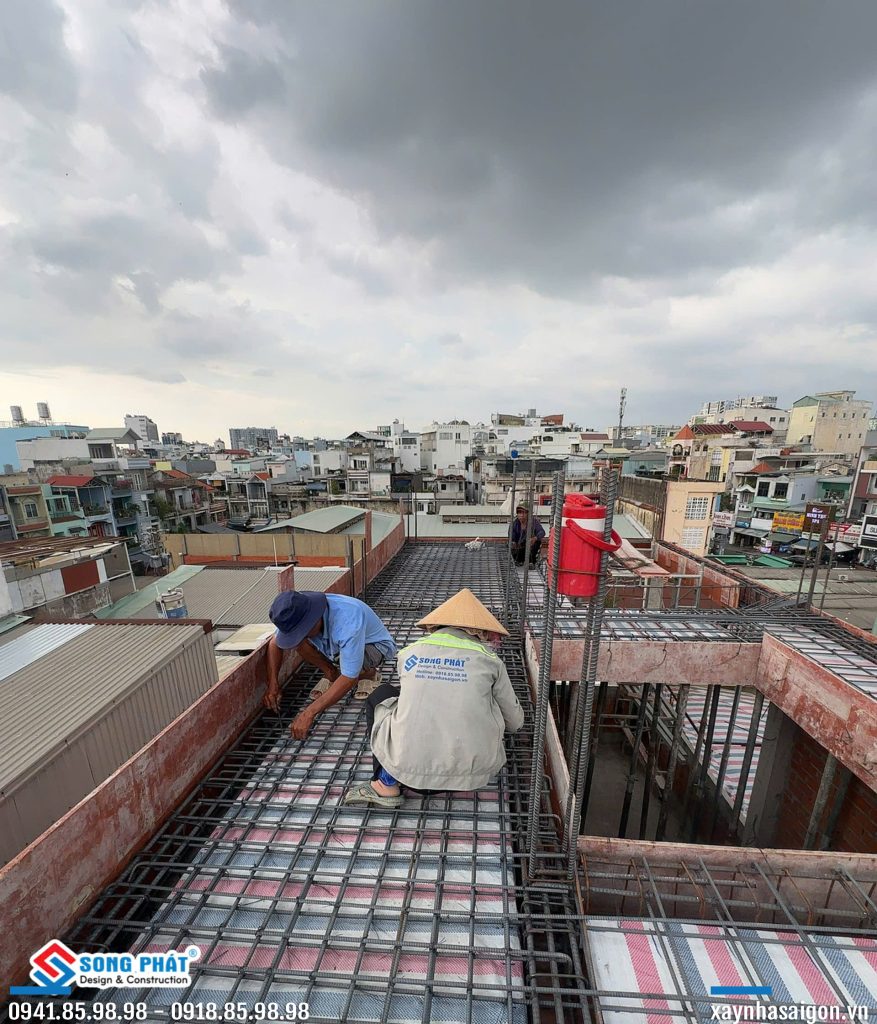 06/06 gia công lắp dựng thép dầm sàn mái.