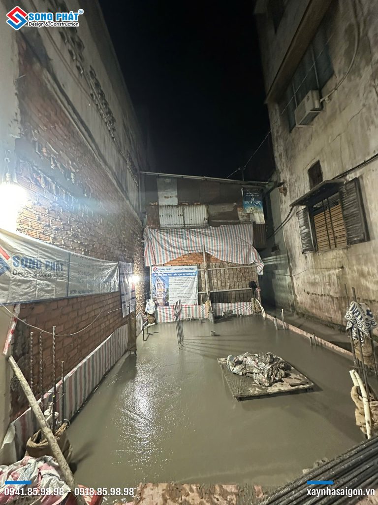 Đổ bê tông móng - sàn trệt