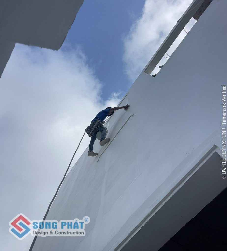 06/06 sơn lót + sơn màu mặt tiền.