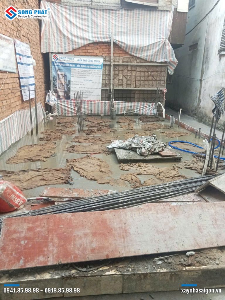 Bao che, tưới ẩm bảo dưỡng bê tông sàn 