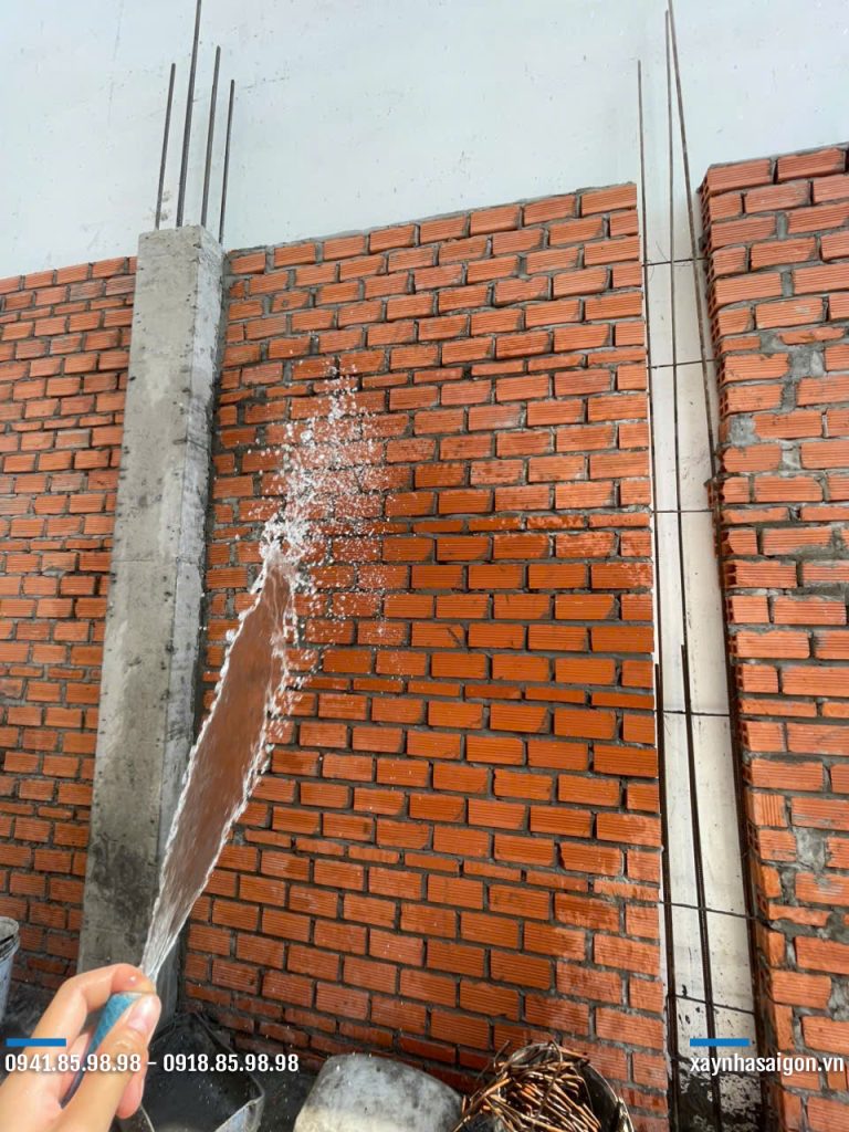 07/06 bảo dưỡng bê tông cột, tường bao lầu 2.