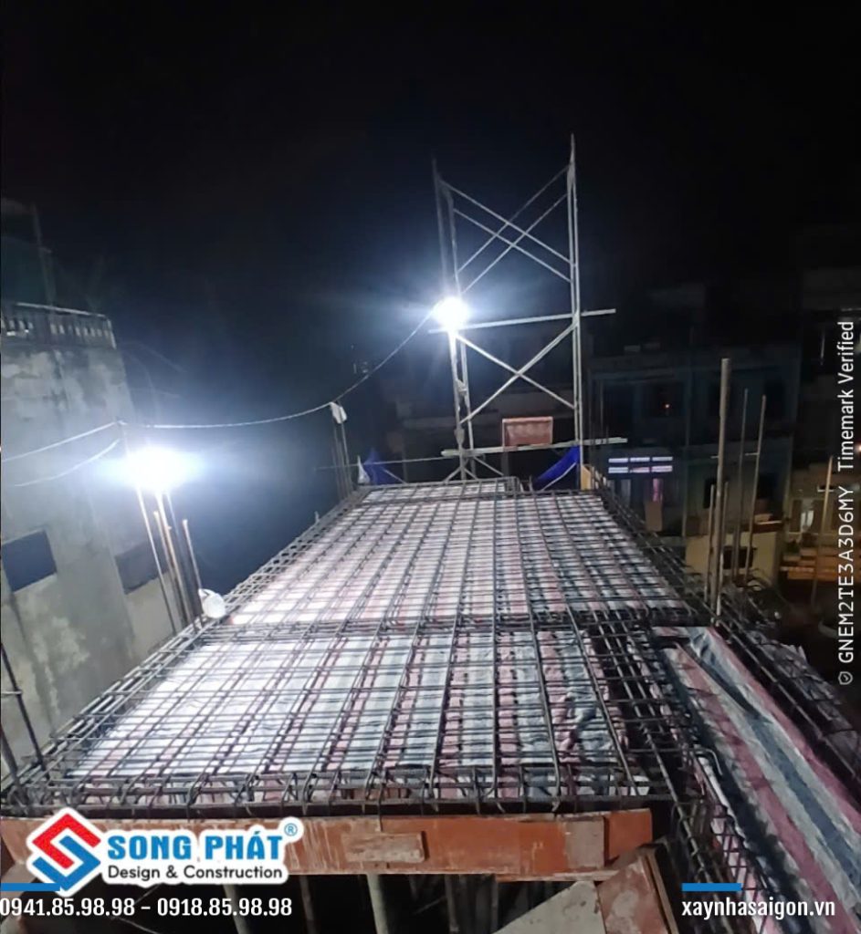 08/06 gia công lắp dựng thép sàn sân thượng.