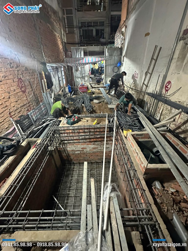 02/04 Tiến hành đi thép móng - giằng móng 